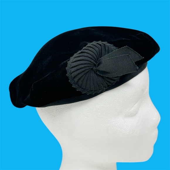 Vintage Union Made USA Black Velvet Beret Hat Womens VTG - Picture 1 of 7